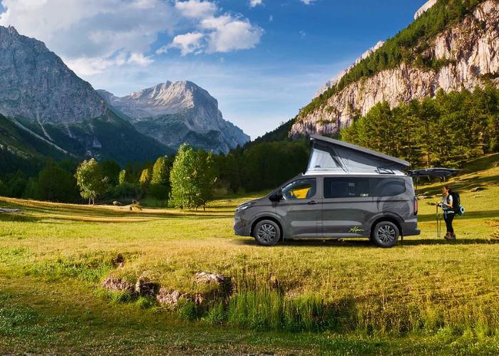 camper van nuovi Alpen C-Lover in ambiente montano con tetto a soffietto