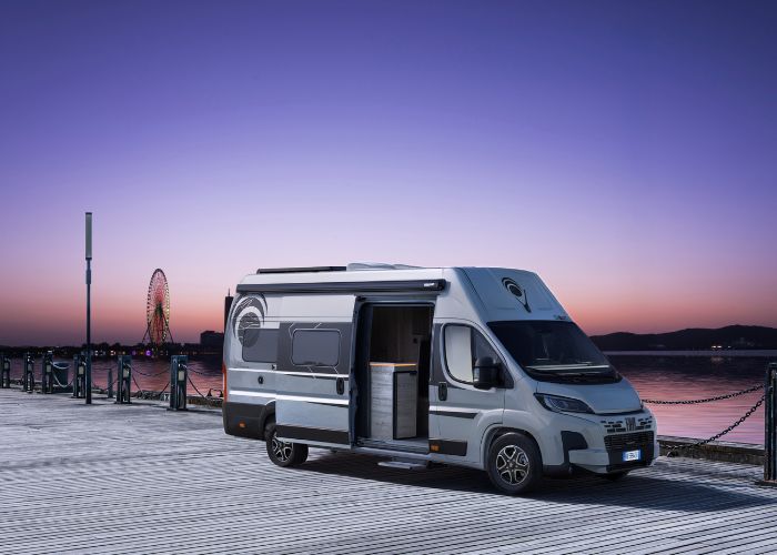 Allestimento furgone camperizzato C-Lover Itinera su base Fiat Ducato: van allestito per viaggi lunghi con spazio e autonomia superiori