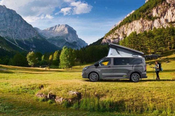 camper van nuovi Alpen C-Lover in ambiente montano con tetto a soffietto